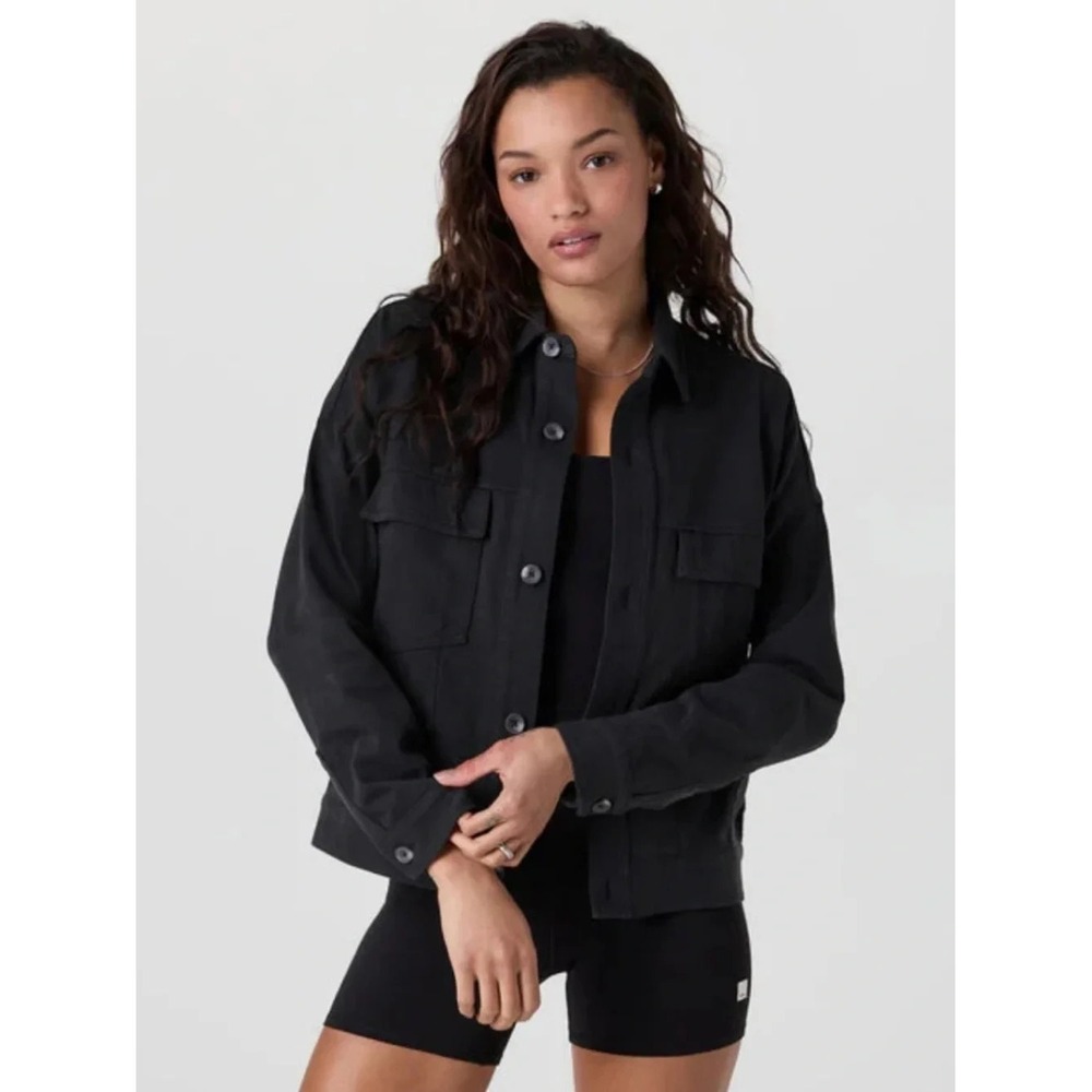 Vuori Mackenzie Jacket Long Sleeve Button Up Oversized Fit Washed Black Medium